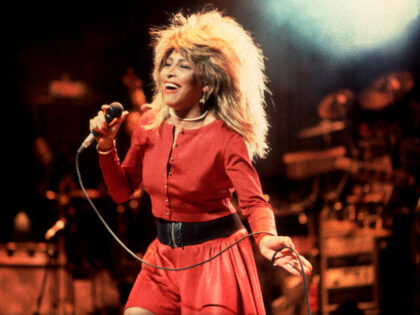 Tina Turner performs at the Poplar Creek Music Theater on September 12,1987 in Hoffman Es